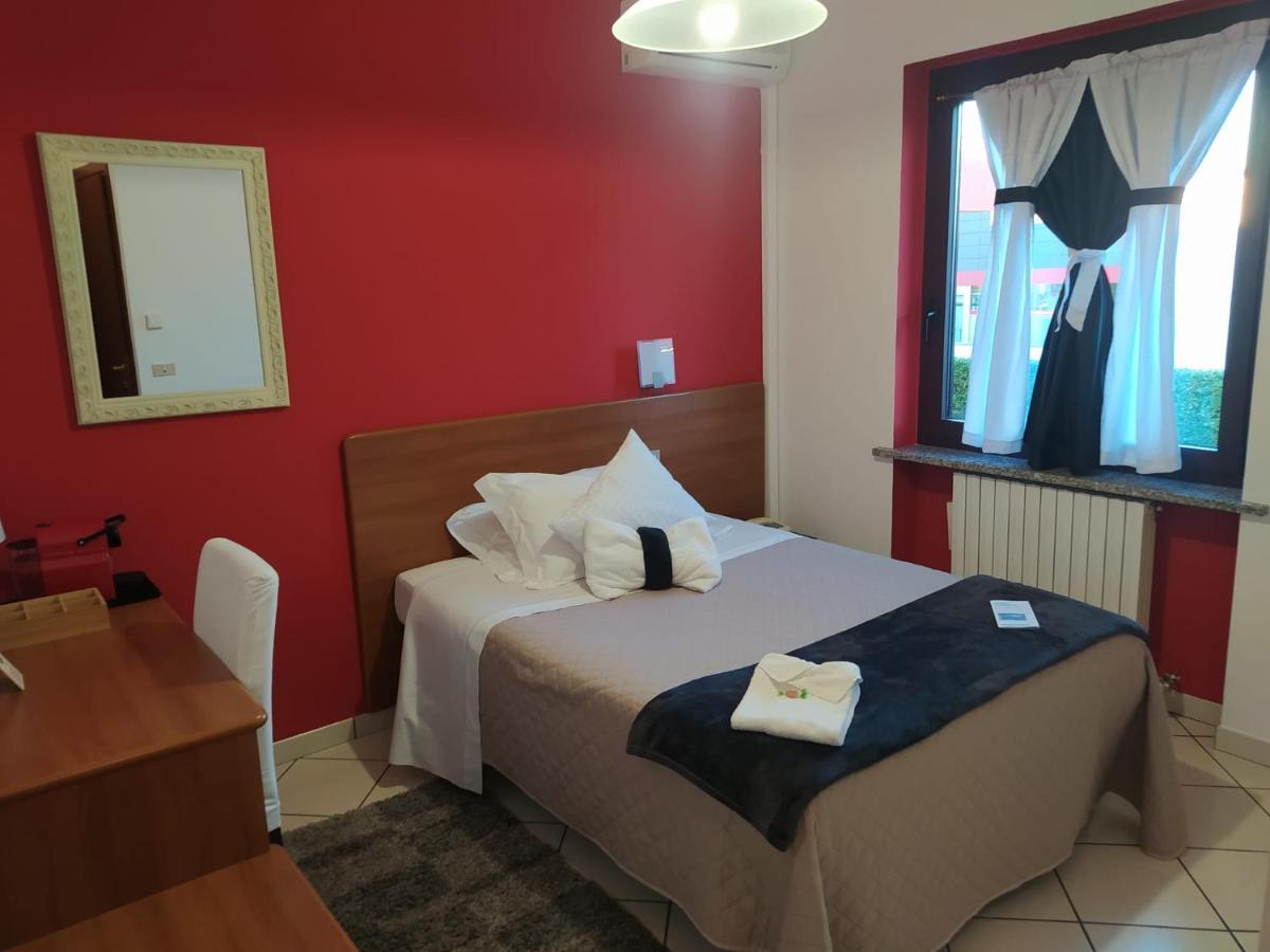 Hotel Baiardo Romagnano Sesia Esterno foto