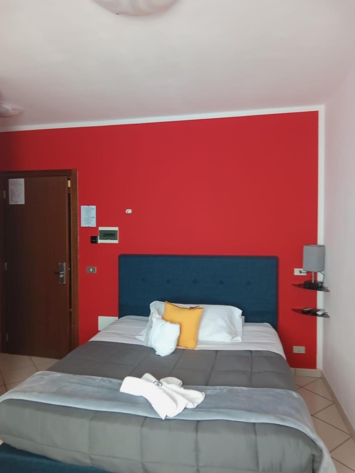 Hotel Baiardo Romagnano Sesia Esterno foto